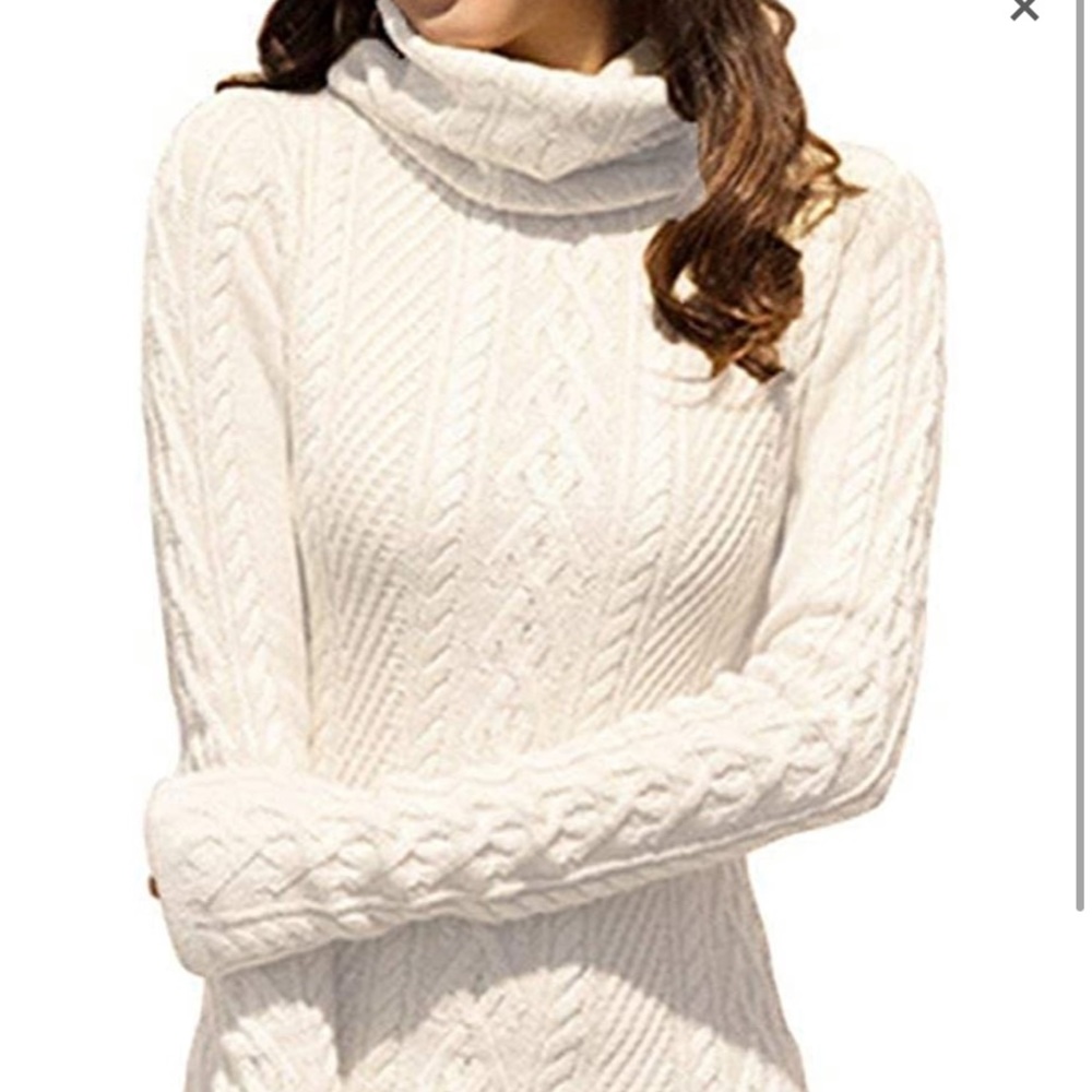 Cute and sexy cableknit sweater dress with turtleneck in white!